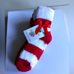 2 Pairs Earth Therapeutics Moisturizing Socks Ultra Plush